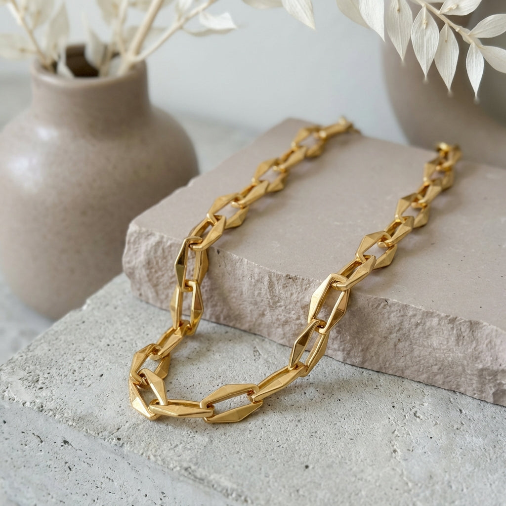 Raja Emas Necklaces